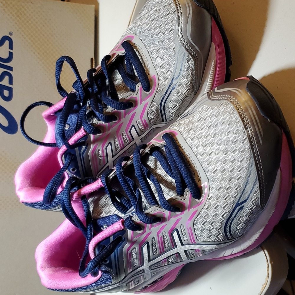 ASICS GT-2000 5 women sz 7.5(D)